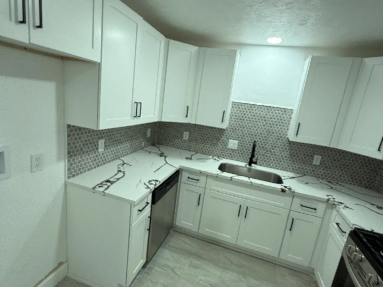 3 bed, 1.5 bath, 1202 sqft, $2,000 — Photo 3