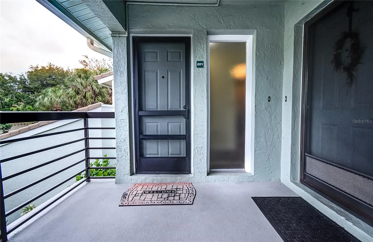 Building Photo - 600 Carriage House Ln #201