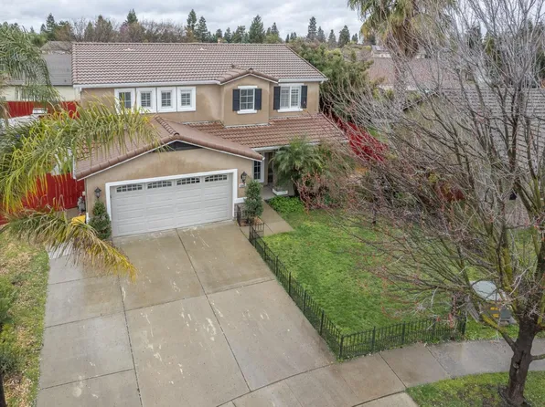 3845 E Villoy Ct, Visalia, CA 93292