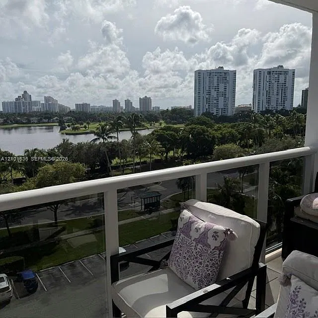 Aventura Eldorado Condo — Photo 2