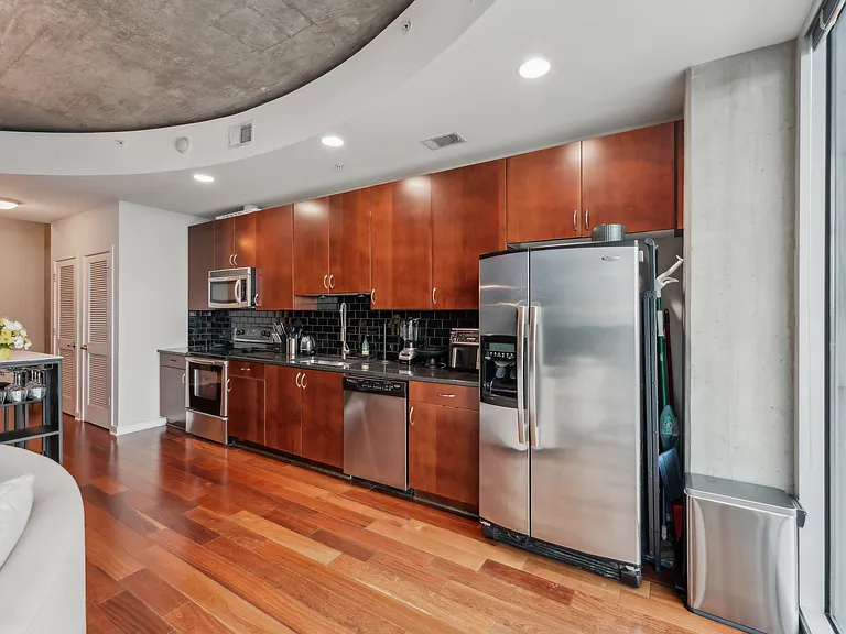 400 W Peachtree St NW #2810 — Photo 4