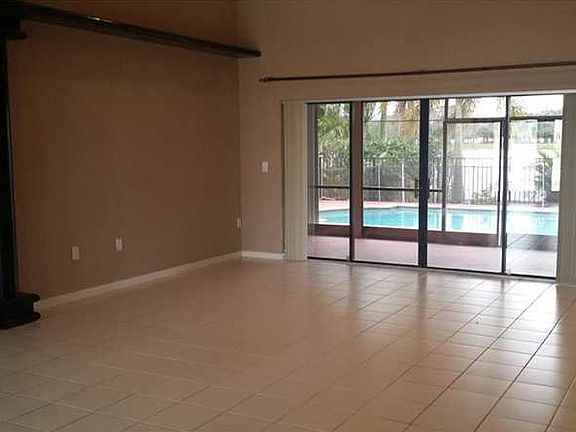 3rd image of 5007 NW 67th Ave