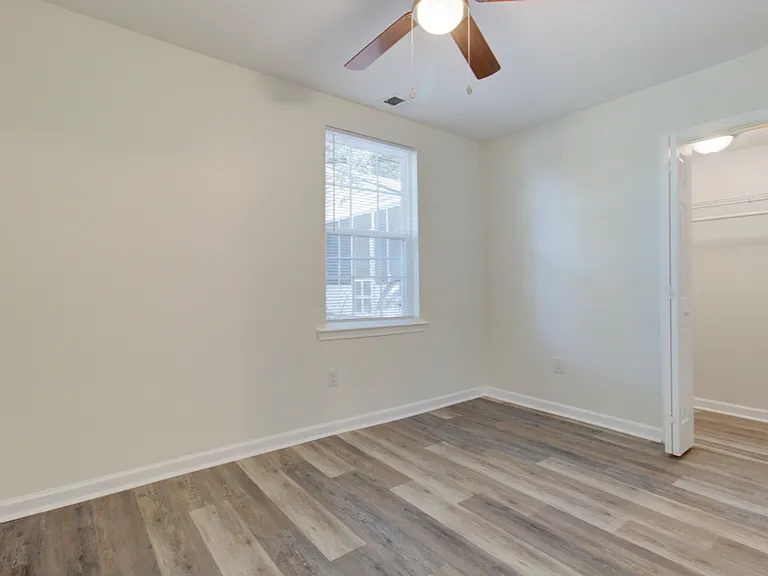 1915 Cherokee St — Photo 11