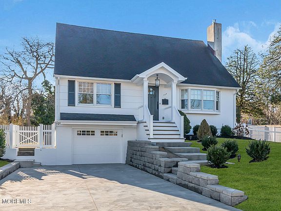 3rd image of 723 Pitney Dr