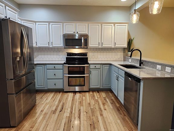 4th image of 15430 Shakespeare Dr
