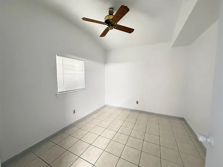 10807 Emery Dr — Photo 13