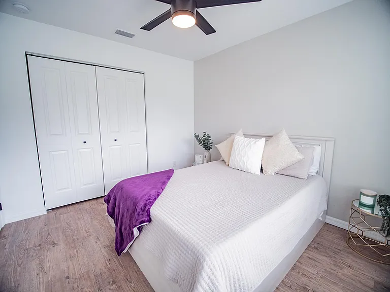 315 SE Lindale Gln — Photo 16