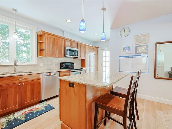 4th image of 50 Riverside Pl