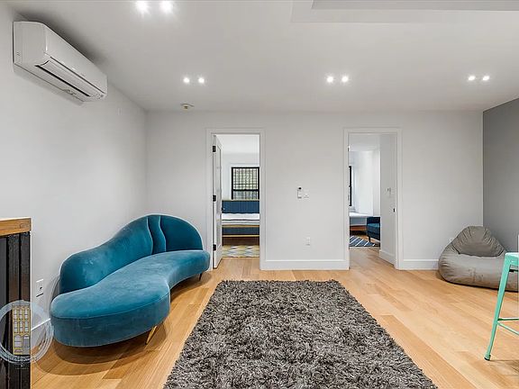 4th image of 45 W 68th St APT 1R