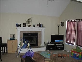 2nd image of 408 SE Mount Vernon Dr