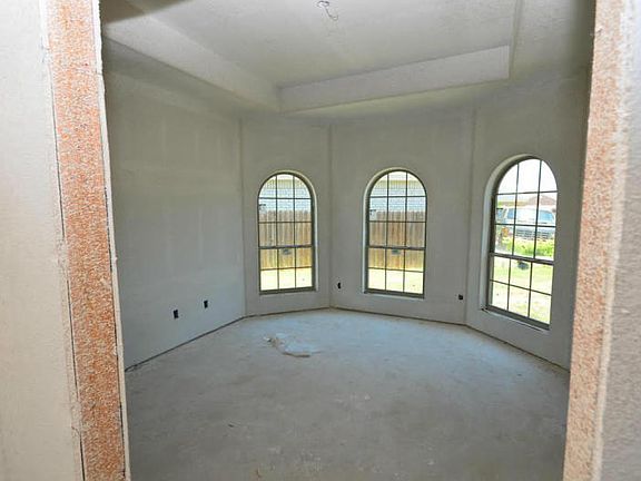 3rd image of 4129 Mohican Cir
