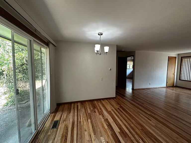 435 SE Atwood Ave — Photo 3