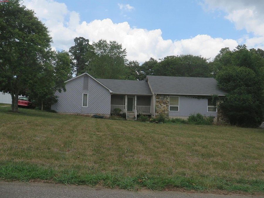 1st image of 128 Windsong Ct