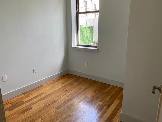 Rented by Premier Metro Realty Corp | media 20