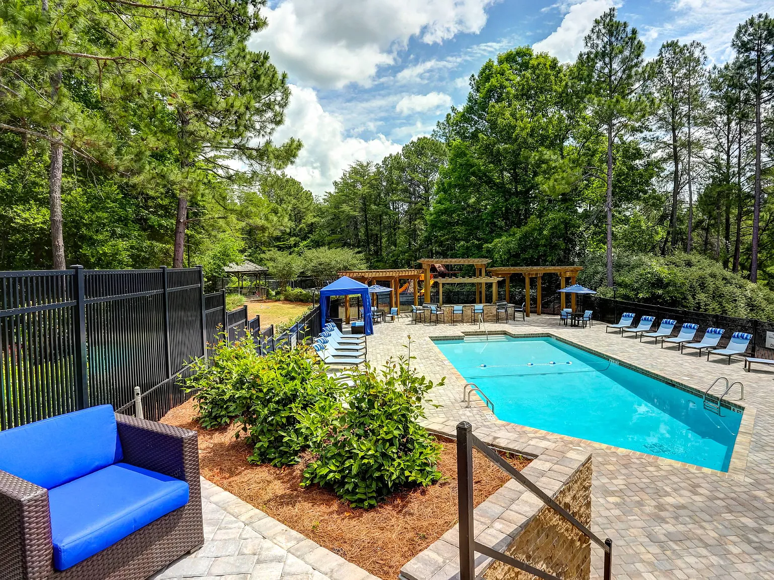 700 Riverchase Apartments — Photo 3