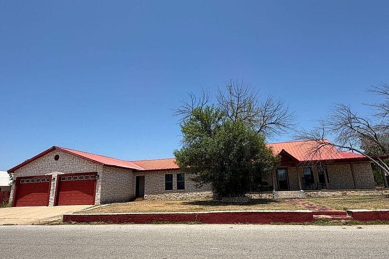 1st image of 802 Frio St