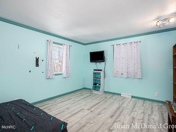 2nd image of 1247 Wallace Dr