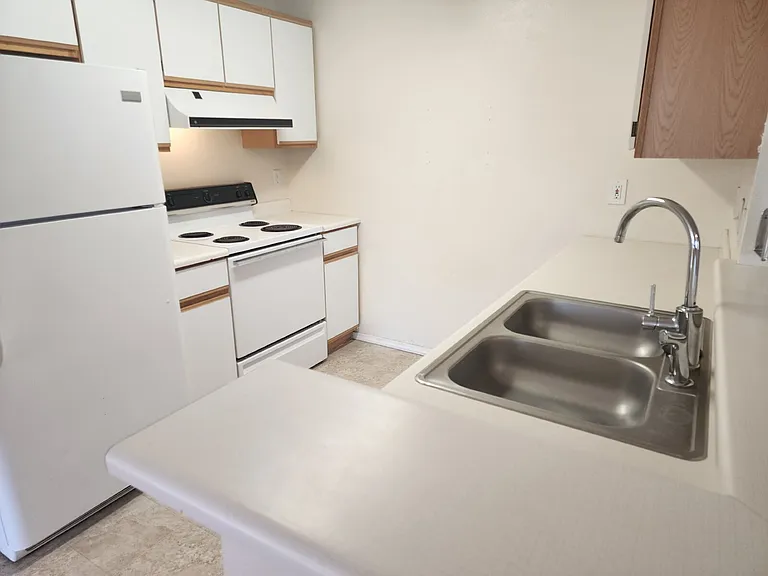 2227 S Stephen Ave #101 — Photo 8