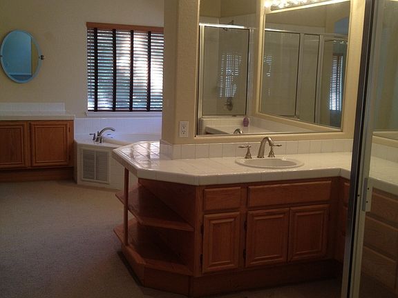 4th image of 586 Serrano Ln