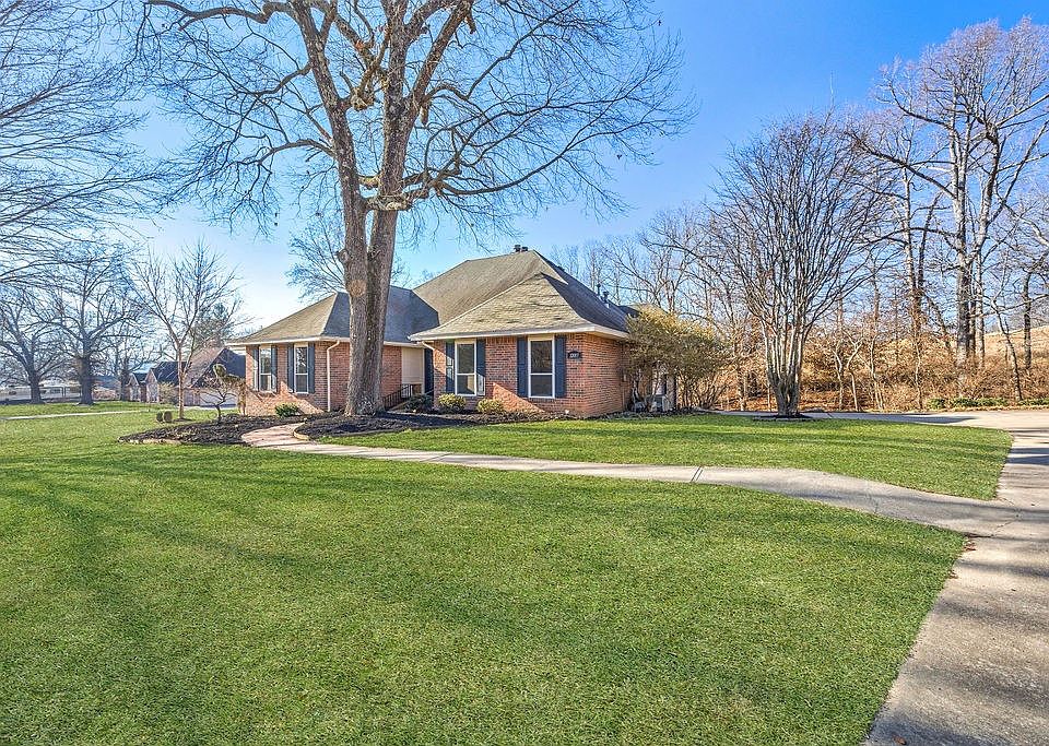 1st image of 12017 Red Oak Dr