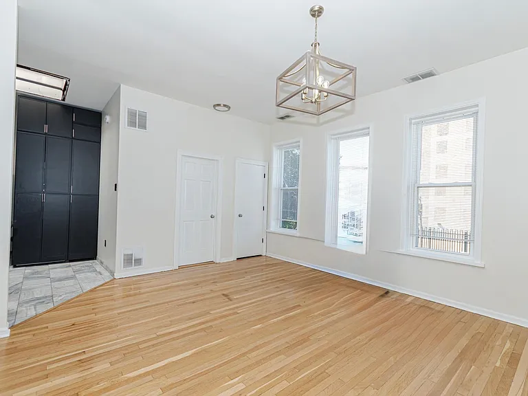 1024 N Western Ave #2 — Photo 3