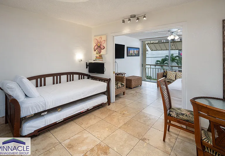 240 Liliuokalani Ave #202 — Photo 4