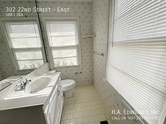 302 22nd St E #EAST — Photo 9