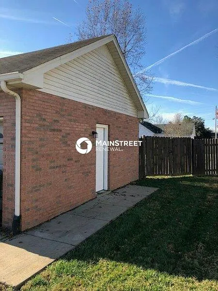 878 Green Wave Dr — Photo 2