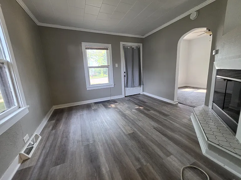 739 Churchill St — Photo 12
