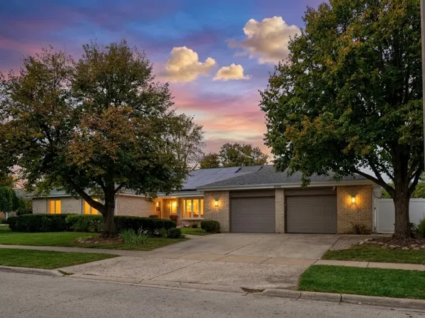 3050 Kayjay Dr, Northbrook, IL 60062