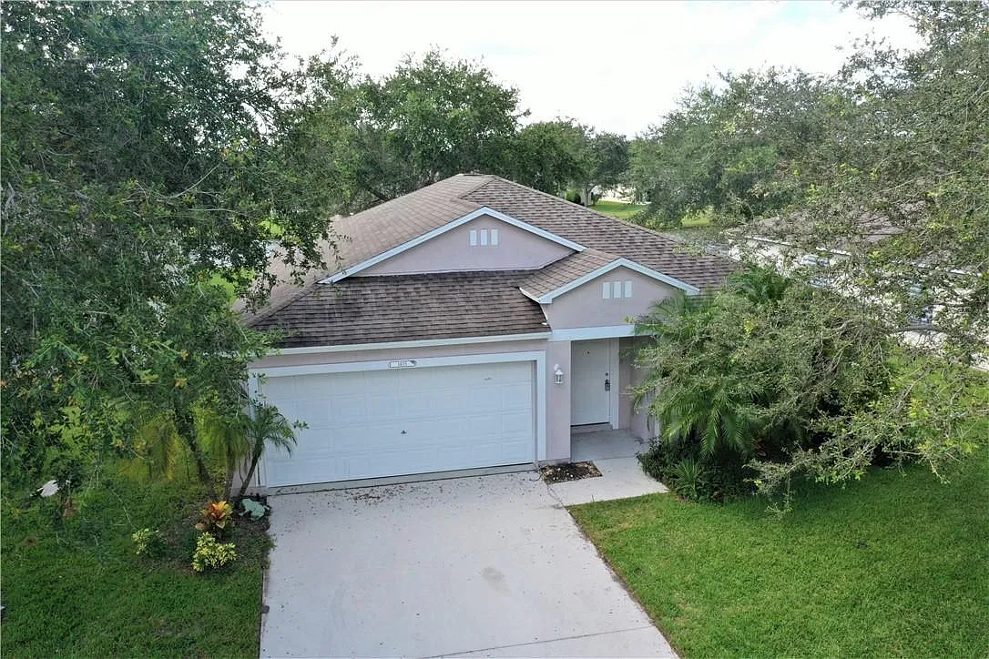 4 bed, 1922 sqft, $2,500 — Photo 2
