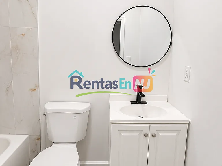 319 Hawthorne Ave #1L — Photo 5