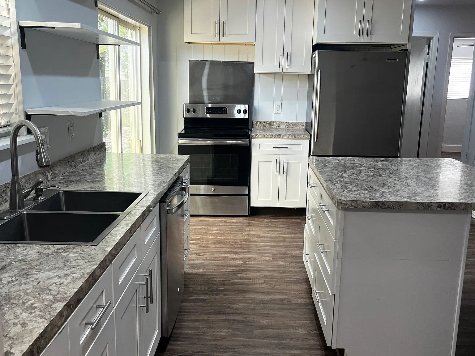 2 bed, 750 sqft, $1,300 — Photo 2