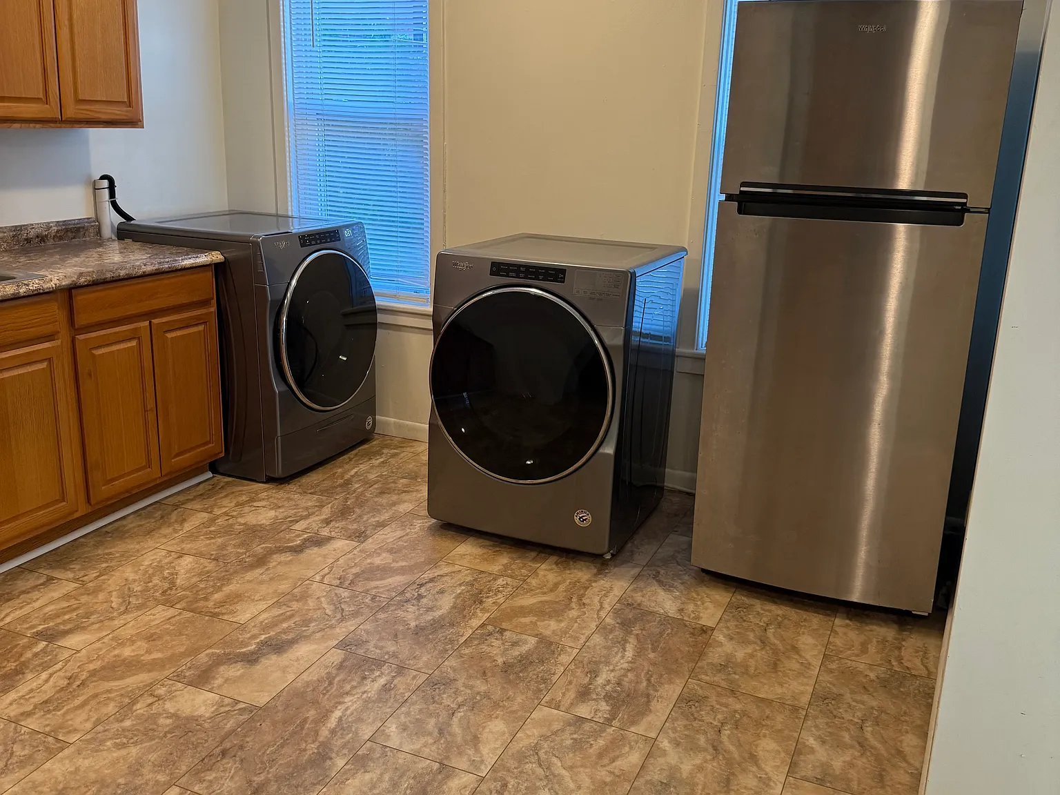 3 bed, $1,100 — Photo 3
