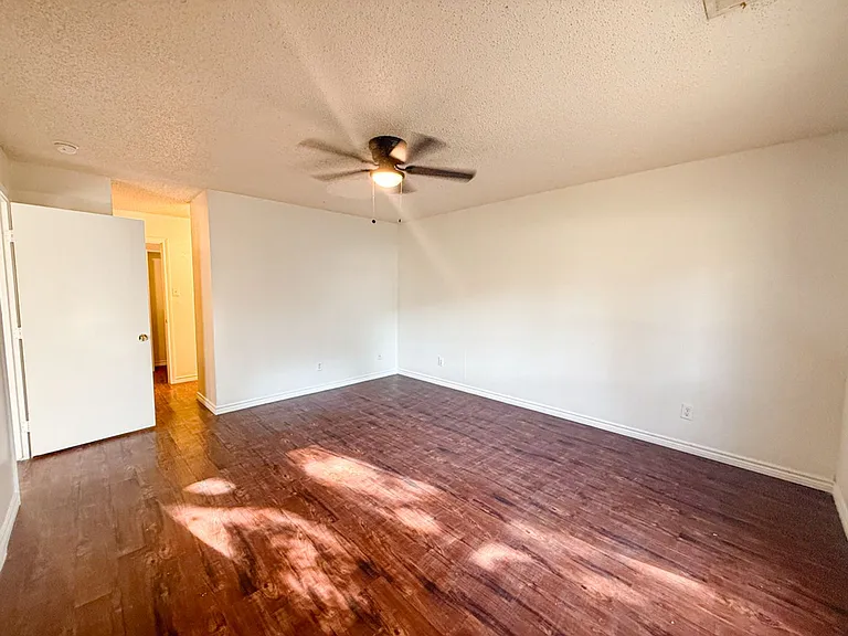 612-614 Towne House Ln — Photo 15