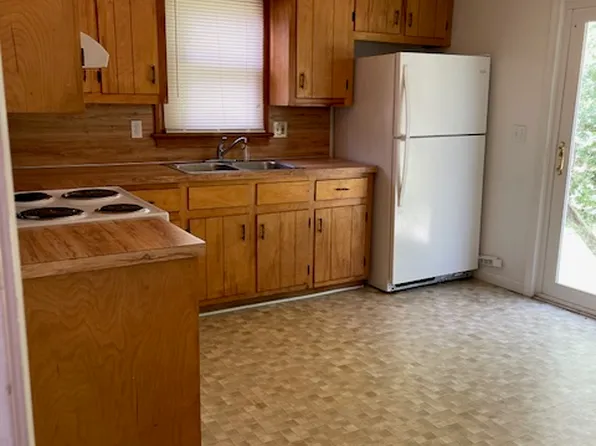 1100 Parkview Dr #B, Elizabeth City, NC 27909
