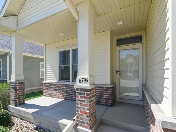 6795 Village Walk, Deforest, WI 53532