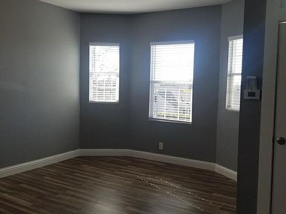 3rd image of 9320-9322 Macarthur Blvd