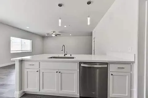 401 Abigail St — Photo 10