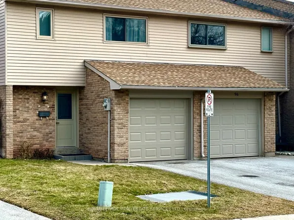 1542 Lancaster Dr #97, Oakville, ON L6H 2Z4