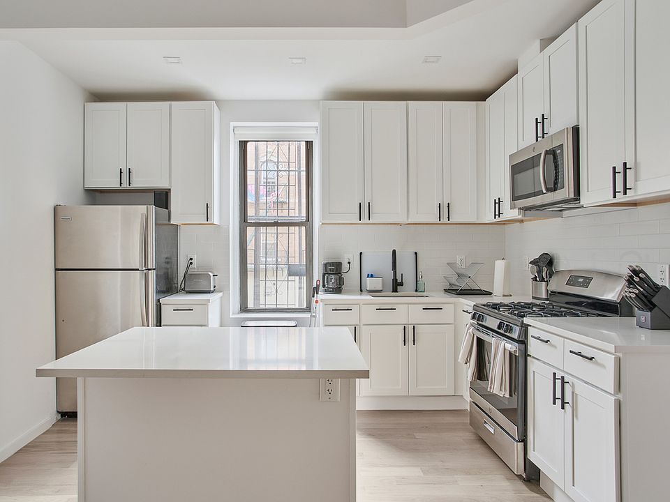 1st image of 253 Irving Ave Floor 1