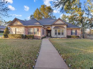 215 Richland Dr, Palestine, TX 75801