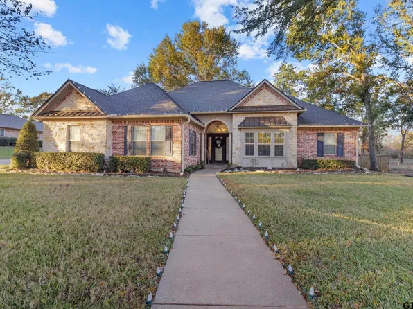 215 Richland Dr, Palestine, TX 75801