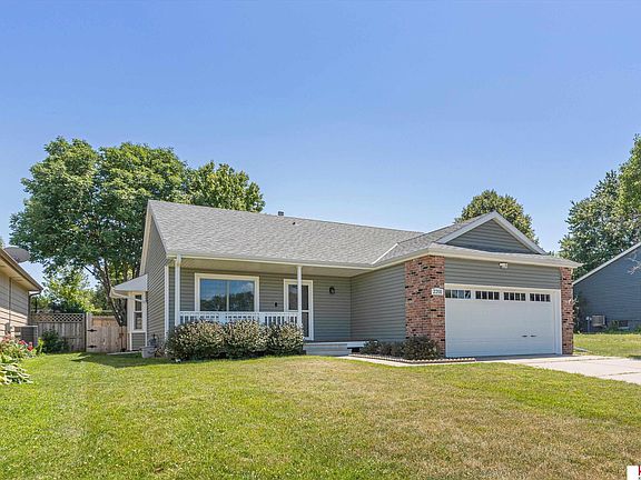 2nd image of 2201 W Cove Dr