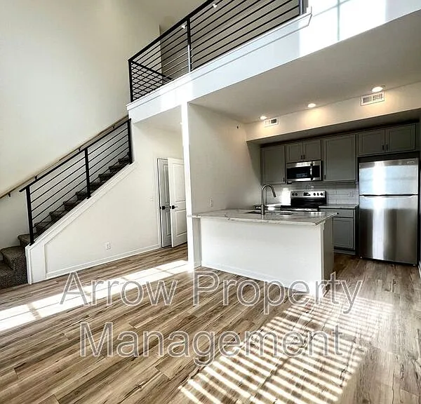 2230 R St #1 — Photo 3
