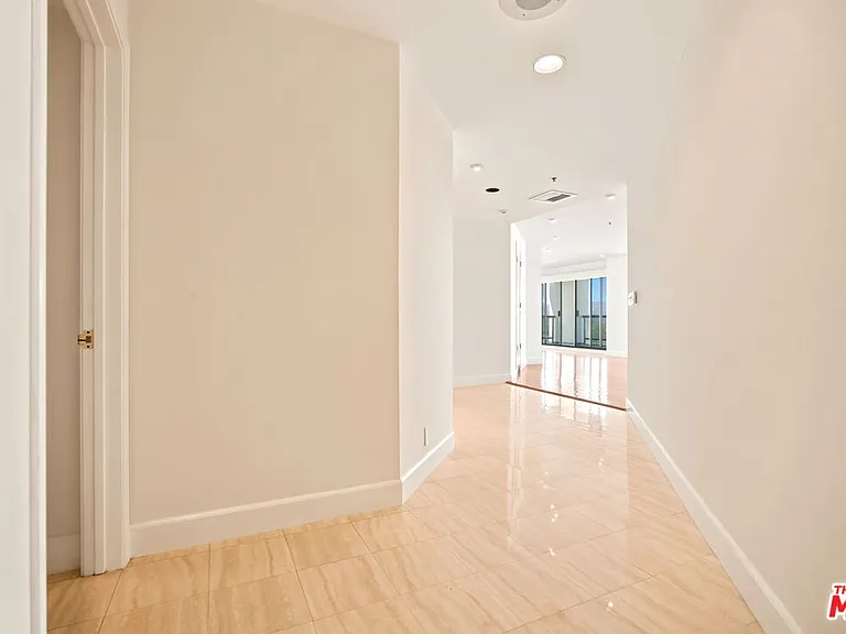 10724 Wilshire Blvd #1104 — Photo 13