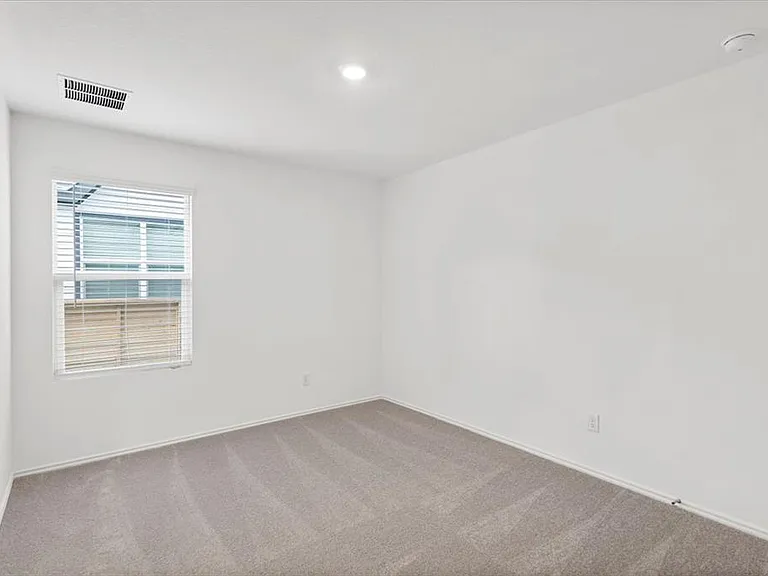 104 Donnington Dr — Photo 20