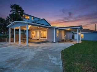 214 Dead Ends Dr, Rockport, TX 78382