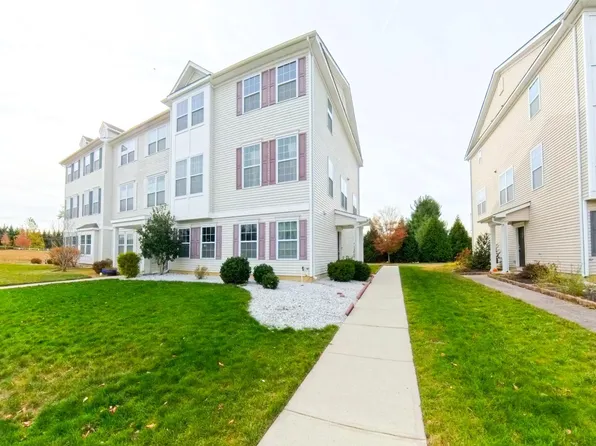 33 Mountie Ln, Chesterfield, NJ 08515