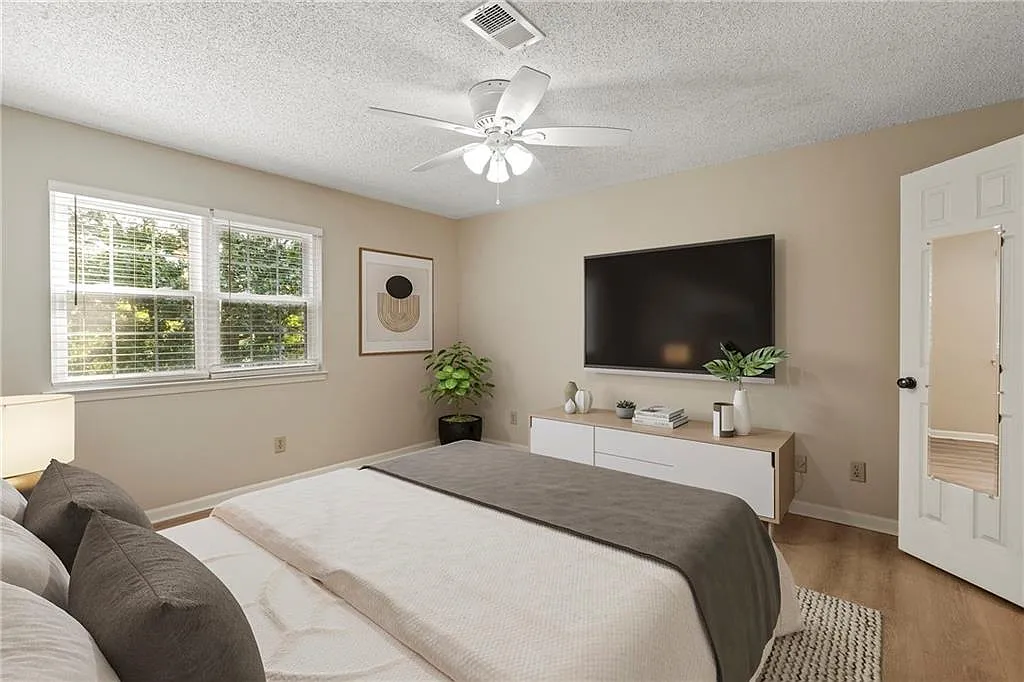 2 bed, 2.0 bath, 823 sqft, $2,000 — Photo 4